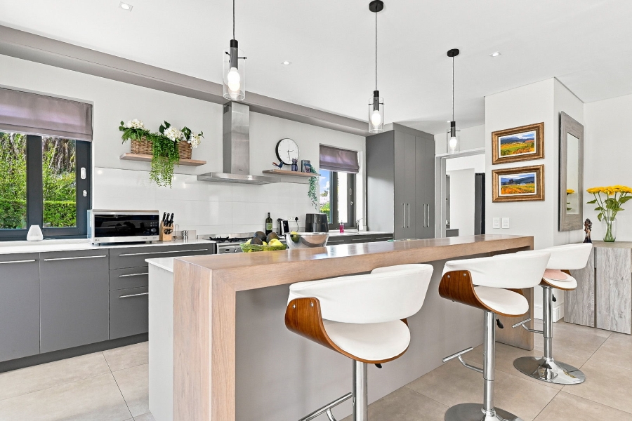 4 Bedroom Property for Sale in Constantia Western Cape